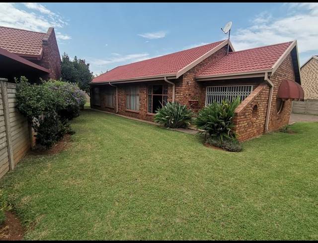 4 BEDROOM HOUSE FOR SALE IN VANDERBIJLPARK SE 3
